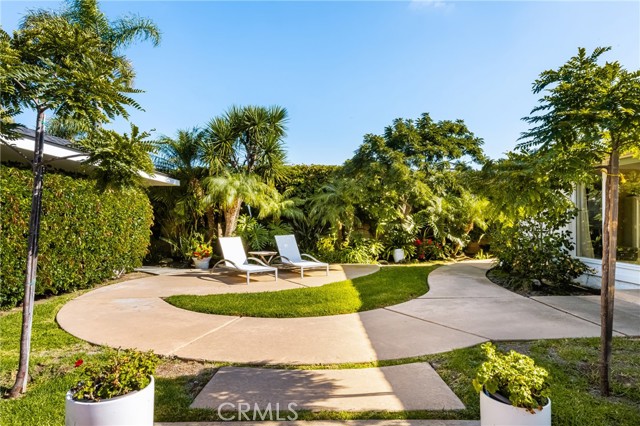 2815 Blue Water Drive, Corona del Mar CA: https://media.crmls.org/medias/77d14d6b-67fd-4324-be2f-3e0a2d3a4b6c.jpg