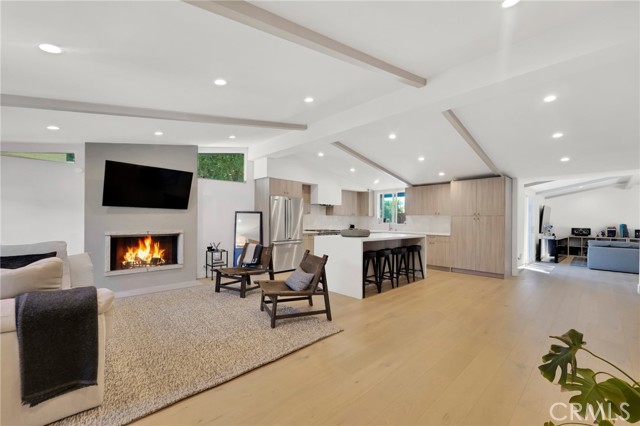 Detail Gallery Image 9 of 40 For 4941 Rigoletto St, Woodland Hills,  CA 91364 - 3 Beds | 2/1 Baths