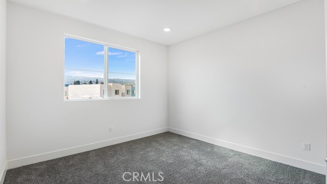 Detail Gallery Image 5 of 10 For 1641 W Enterprise Dr, San Pedro,  CA 90732 - 3 Beds | 2/1 Baths