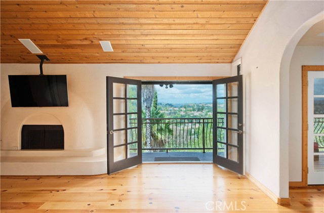 Detail Gallery Image 4 of 41 For 4389 San Blas Ave, Woodland Hills,  CA 91364 - 4 Beds | 2/1 Baths