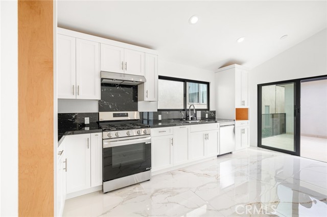 Detail Gallery Image 29 of 45 For 707 Begonia Ave, Corona Del Mar,  CA 92625 - 5 Beds | 5/1 Baths