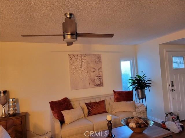 Detail Gallery Image 4 of 19 For 208 W 37th, Long Beach,  CA 90807 - 2 Beds | 2 Baths