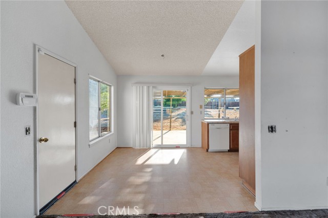 13106 Hollyberry, Victorville CA: https://media.crmls.org/medias/77d40bf6-d359-4808-ae3e-1b826a7f28a4.jpg