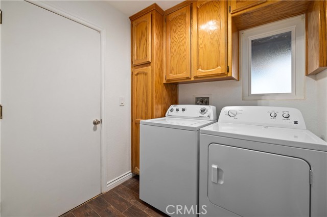 9332 Evelyn Avenue, California City CA: https://media.crmls.org/medias/77d4c394-bef3-45d6-8a79-a0876879d506.jpg