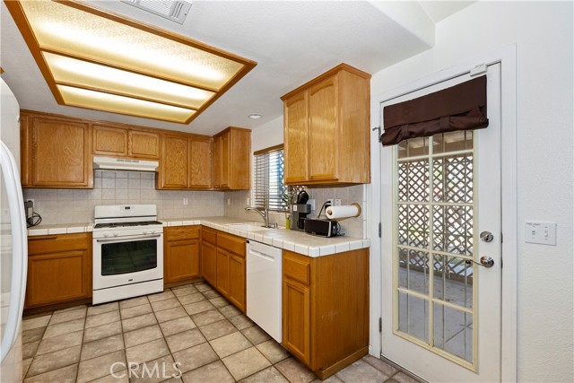 Detail Gallery Image 12 of 35 For 18904 Madrone, Hesperia,  CA 92345 - 4 Beds | 2 Baths