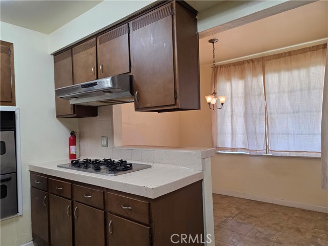 900 S Calico Circle, Anaheim CA: https://media.crmls.org/medias/77d58b3a-383c-4735-8f3b-36554bddb7e0.jpg