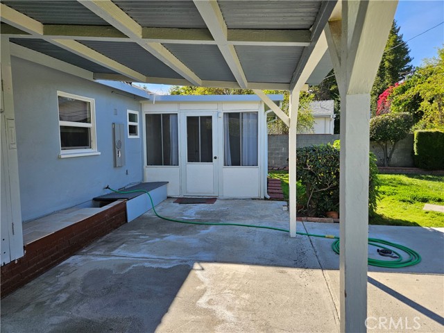 Detail Gallery Image 32 of 39 For 18237 Valley Vista Bld, Tarzana,  CA 91356 - 2 Beds | 1 Baths