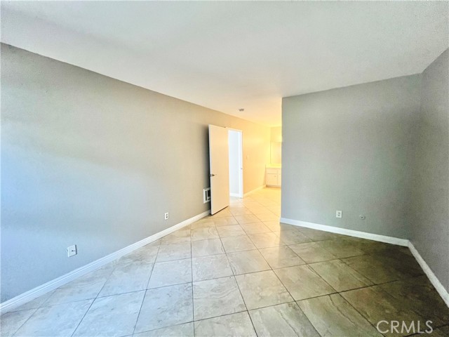 Detail Gallery Image 10 of 11 For 1345 Cabrillo Park Dr #M07,  Santa Ana,  CA 92701 - 1 Beds | 1 Baths