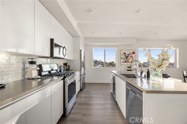 Detail Gallery Image 17 of 61 For 518 E Windsor #305,  Glendale,  CA 91205 - 2 Beds | 2 Baths