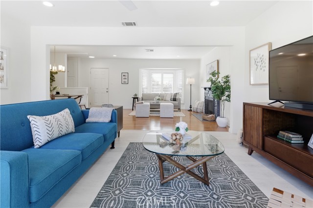 Detail Gallery Image 5 of 22 For 6713 E El Salvador, Long Beach,  CA 90815 - 2 Beds | 1 Baths