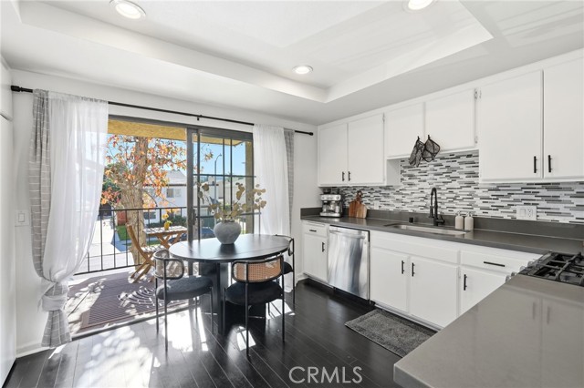 Detail Gallery Image 16 of 58 For 11127 La Maida #9,  North Hollywood,  CA 91601 - 3 Beds | 2/1 Baths