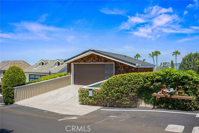 686 Diamond Street, Laguna Beach CA: https://media.crmls.org/medias/77d64eb8-b86d-4dbd-8f43-750d7be4e4ca.jpg