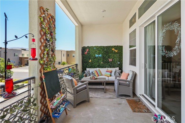 Detail Gallery Image 19 of 28 For 26957 Winding Trail Ct, Valencia,  CA 91381 - 3 Beds | 2 Baths