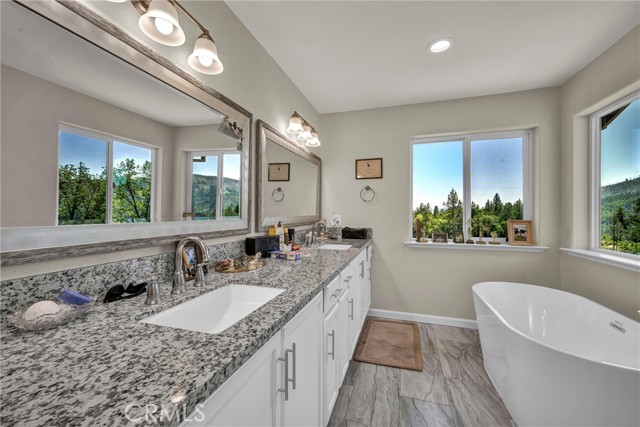 9781 Venturi Drive, Cobb CA: https://media.crmls.org/medias/77d697ca-c99e-486c-b89e-bf68b13f67f7.jpg