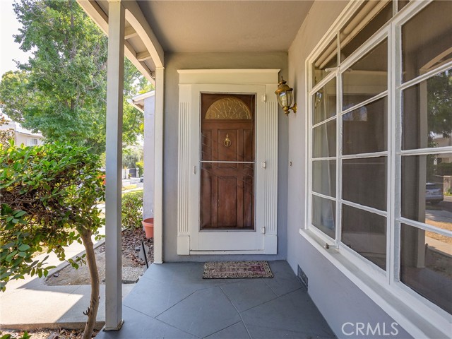 10348 Woodbridge Street, Toluca Lake CA: https://media.crmls.org/medias/77d6dd09-aed6-4640-bdca-8e7539810d17.jpg