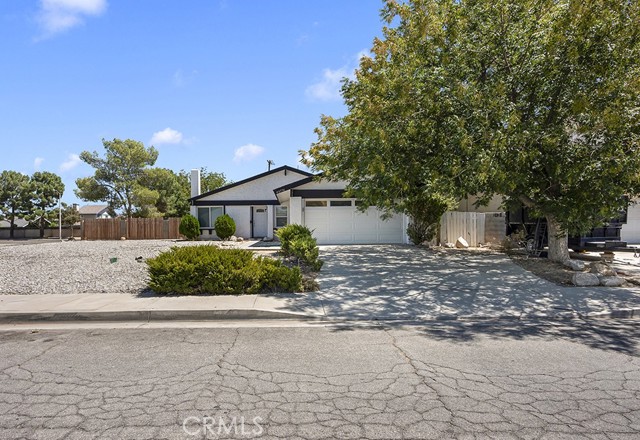 Detail Gallery Image 1 of 28 For 44556 Fenhold St, Lancaster,  CA 93535 - 4 Beds | 2 Baths