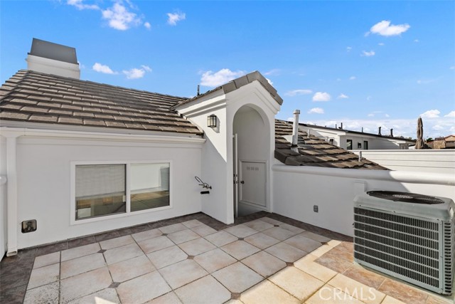 Detail Gallery Image 12 of 12 For 614 Acacia #1/2,  Corona Del Mar,  CA 92625 - 3 Beds | 3 Baths