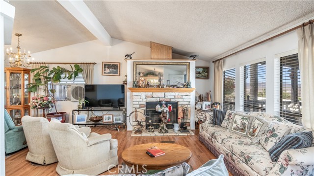 1536 S State Street, Hemet CA: https://media.crmls.org/medias/77d822c3-2f5e-4b3f-a59a-a3329d96de88.jpg