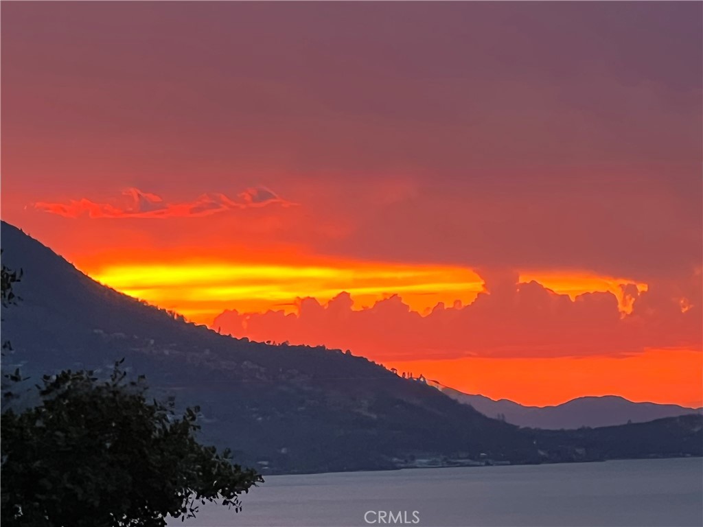 https://media.crmls.org/medias/77d8bfb7-fff3-4ffe-9038-5c29422ff84a.jpg?preset=X-Large