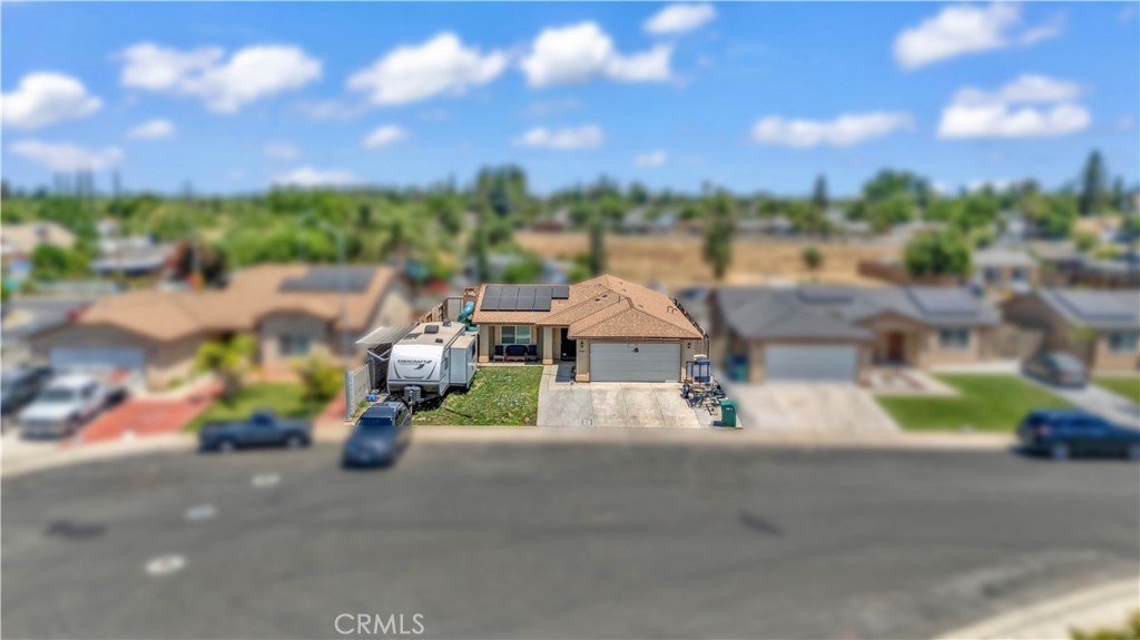 https://media.crmls.org/medias/77d9d474-a5b6-47ca-bf79-36339a22c74b.jpg?preset=X-Large