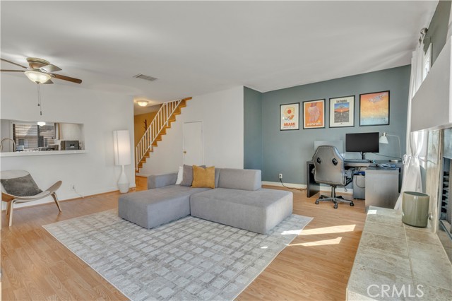 Detail Gallery Image 10 of 50 For 21040 Parthenia #25,  Canoga Park,  CA 91304 - 2 Beds | 2/1 Baths