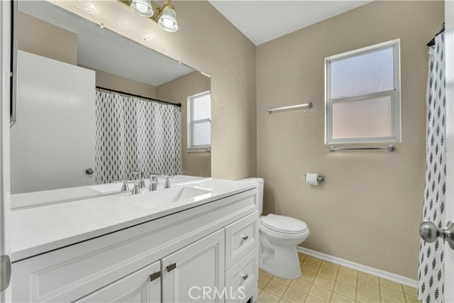 Detail Gallery Image 15 of 43 For 2136 Westpark Dr, Rosamond,  CA 93560 - 5 Beds | 2/1 Baths