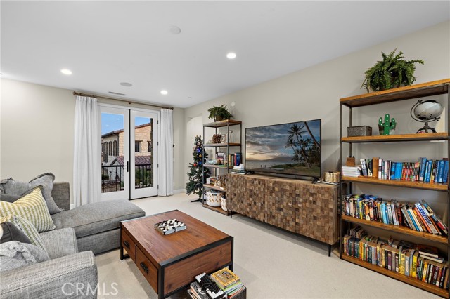 137 Sunset, Irvine CA: https://media.crmls.org/medias/77db9553-05c8-4106-8f16-8cdc35f276a3.jpg