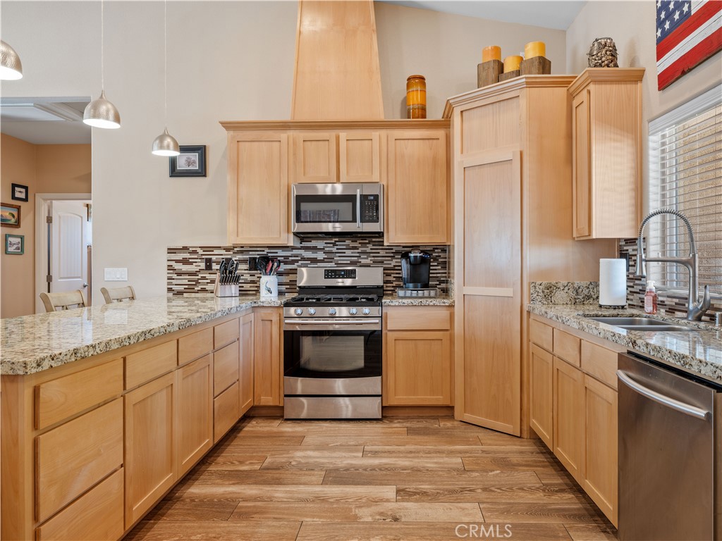 https://media.crmls.org/medias/77dbe2de-7a51-4b3c-8416-6ae93103e077.jpg?preset=X-Large