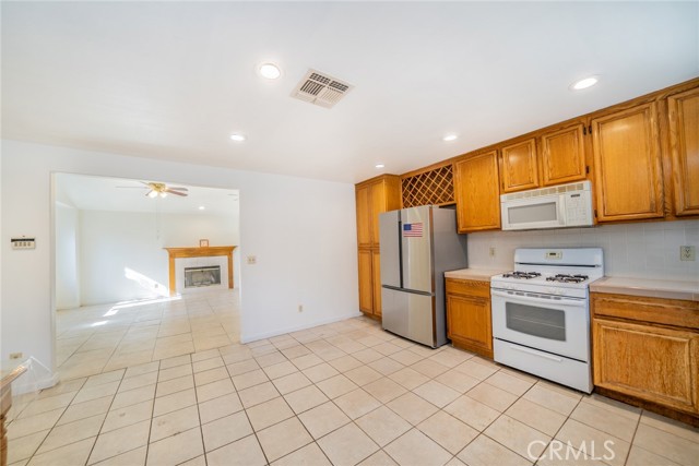 Detail Gallery Image 12 of 51 For 15738 Merrill Ave, Fontana,  CA 92335 - 4 Beds | 2 Baths