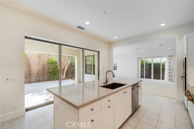 Detail Gallery Image 2 of 40 For 214 Parkwood, Irvine,  CA 92620 - 5 Beds | 5/1 Baths