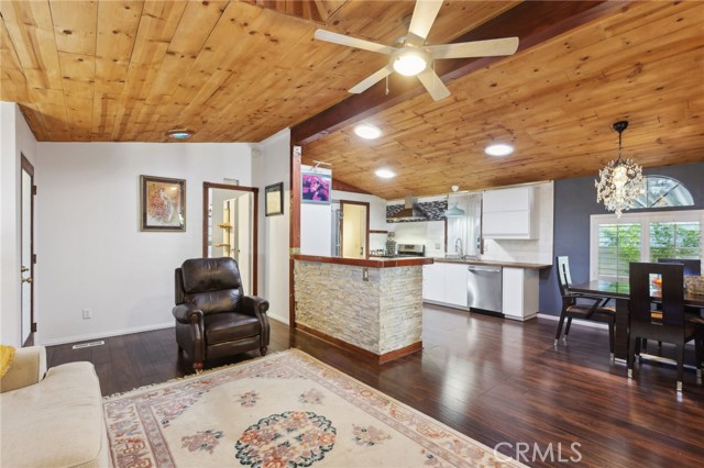 Detail Gallery Image 14 of 61 For 1165 Cherokee, Topanga,  CA 90290 - 3 Beds | 2 Baths