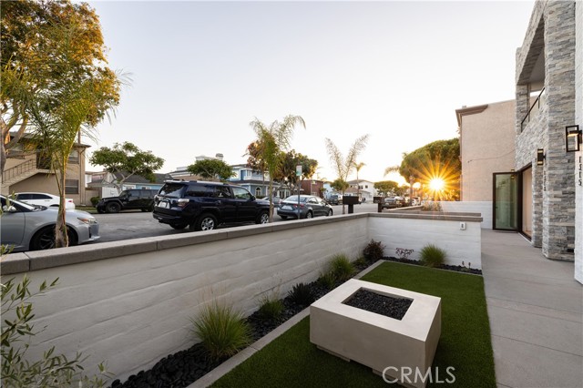 1315 Ocean Avenue, Seal Beach CA: https://media.crmls.org/medias/77dc9f7e-41e0-4941-ba14-e8ad221179ca.jpg