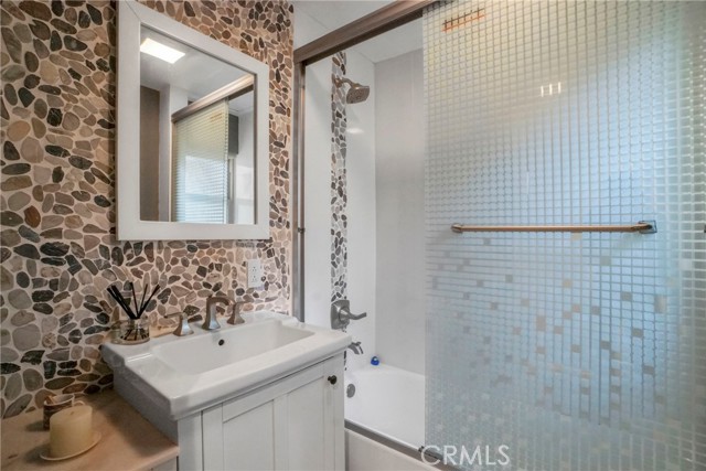 2292 Hillsbury Road, Westlake Village CA: https://media.crmls.org/medias/77dd0ae5-0b1c-4551-8cc5-e3f70a31c59f.jpg