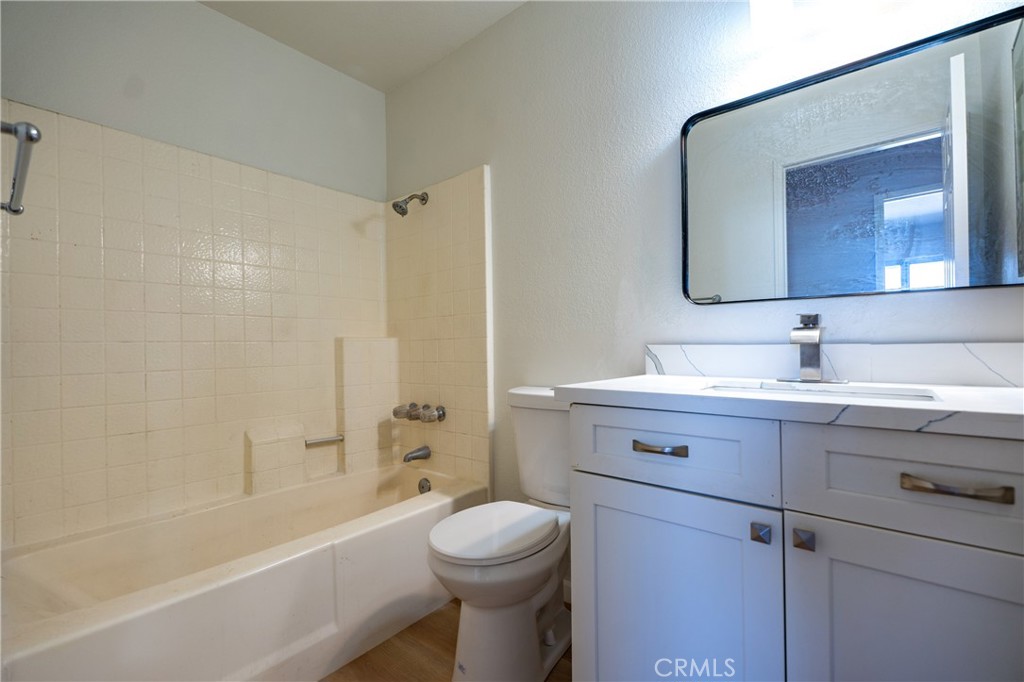 https://media.crmls.org/medias/77dd0dd4-dfb3-450b-9e2f-432bb247aa80.jpg?preset=X-Large