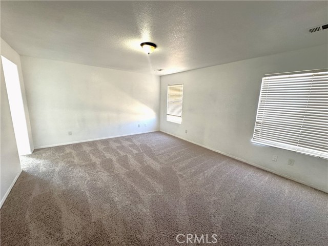 Detail Gallery Image 12 of 26 For 2709 E Avenue J4, Lancaster,  CA 93535 - 5 Beds | 2/1 Baths