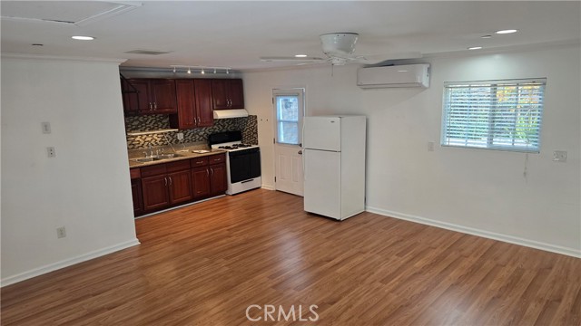 Detail Gallery Image 2 of 12 For 6179 Oak Crest, Los Angeles,  CA 90042 - 2 Beds | 1 Baths