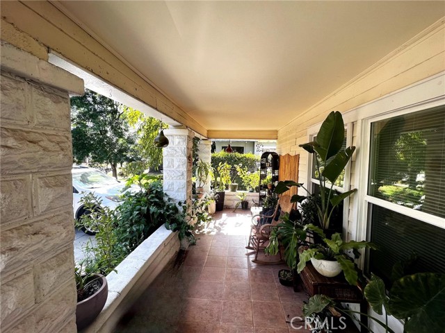 Detail Gallery Image 2 of 8 For 693 Santa Barbara St, Pasadena,  CA 91101 - – Beds | – Baths