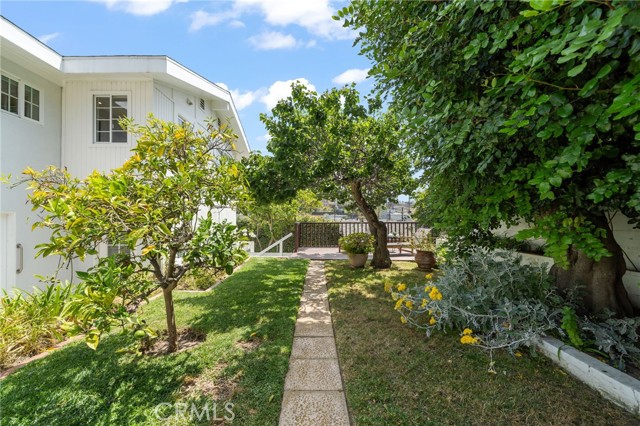 400 Campdell Street, Playa del Rey CA: https://media.crmls.org/medias/77def298-4a04-4dfe-84bf-eb37f072af75.jpg