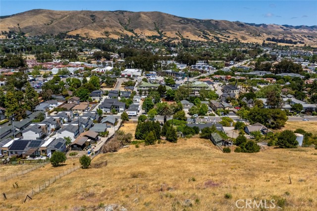 3143 Rockview Place, San Luis Obispo CA: https://media.crmls.org/medias/77df26f9-c76e-43db-a4a9-6e7f18b7a1fd.jpg