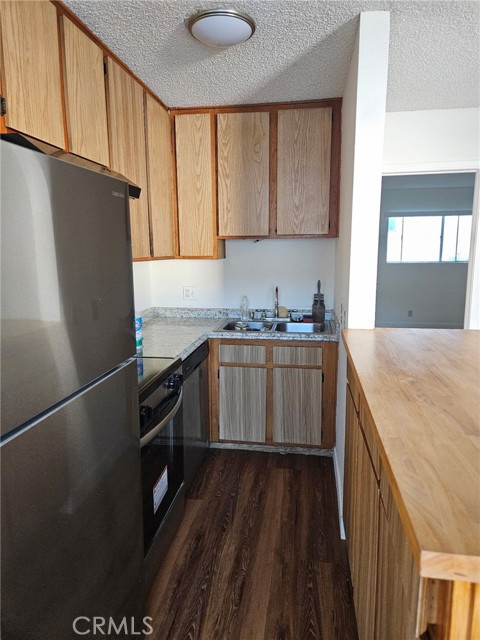 Detail Gallery Image 4 of 12 For 7011 Vassar Ave #9,  Canoga Park,  CA 91303 - 1 Beds | 1 Baths