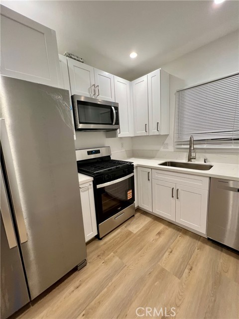 Detail Gallery Image 8 of 8 For 18658 Runnymede St., Reseda,  CA 91335 - 1 Beds | 1 Baths