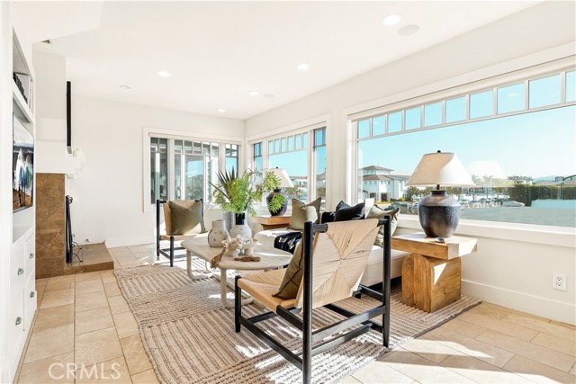 Detail Gallery Image 5 of 30 For 203 8th St, Newport Beach,  CA 92661 - 5 Beds | 3 Baths