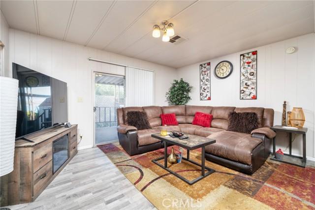 1512 E 5th Street, Ontario CA: https://media.crmls.org/medias/77e03eb6-56e0-4306-a6ed-386132a3ef2d.jpg
