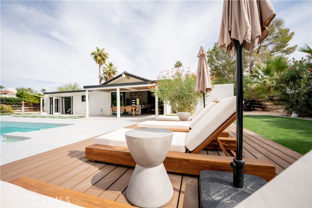 515 N Burton Way, Palm Springs CA: https://media.crmls.org/medias/77e17730-a330-41c5-9ed6-61ff5ba6b176.jpg