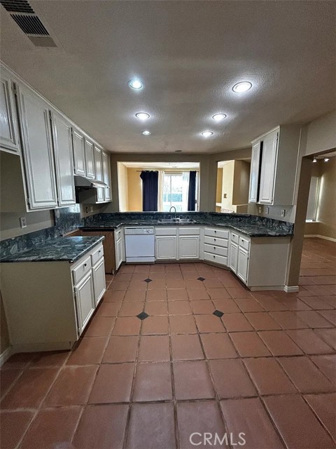 Detail Gallery Image 5 of 11 For 2230 Indigo Hills Dr #3,  Corona,  CA 92879 - 3 Beds | 2/1 Baths