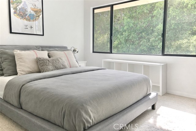 Detail Gallery Image 20 of 25 For 4709 Dunman, Woodland Hills,  CA 91364 - 5 Beds | 3 Baths