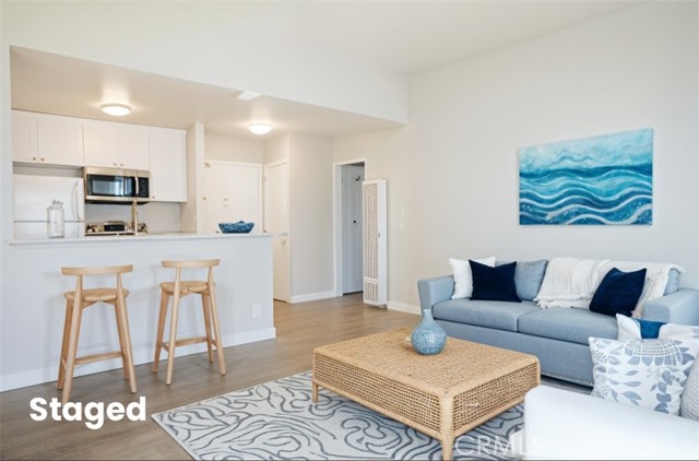 Detail Gallery Image 5 of 13 For 832 Coriander Dr #B,  Torrance,  CA 90502 - 1 Beds | 1 Baths