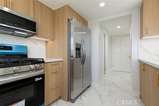 116 W Maple, Glendale CA: https://media.crmls.org/medias/77e2b06d-9f3b-4d3e-818e-6fa629158c33.jpg