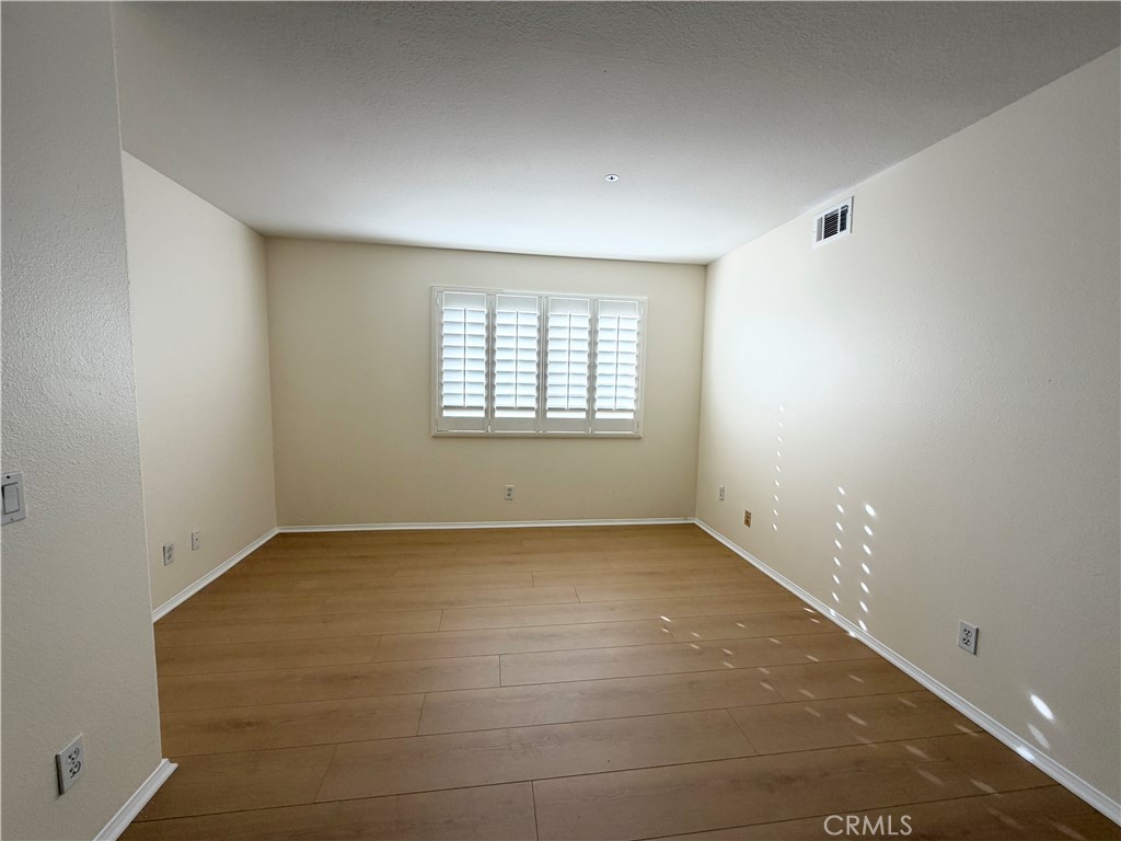 MLS #WS25278481 image #9