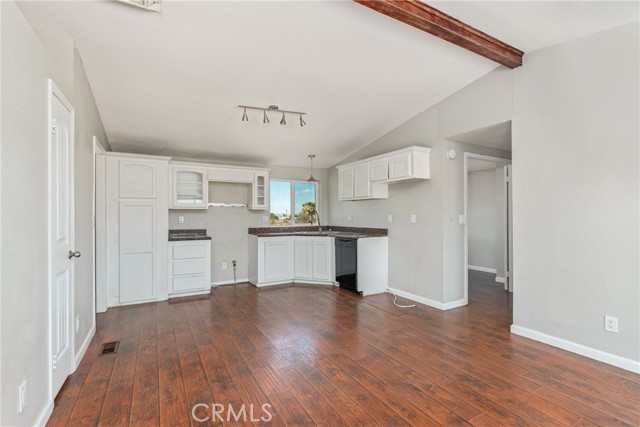 6320 Cholame Road, Phelan CA: https://media.crmls.org/medias/77e3ab36-4600-49f6-887d-76f4b9ffacc3.jpg
